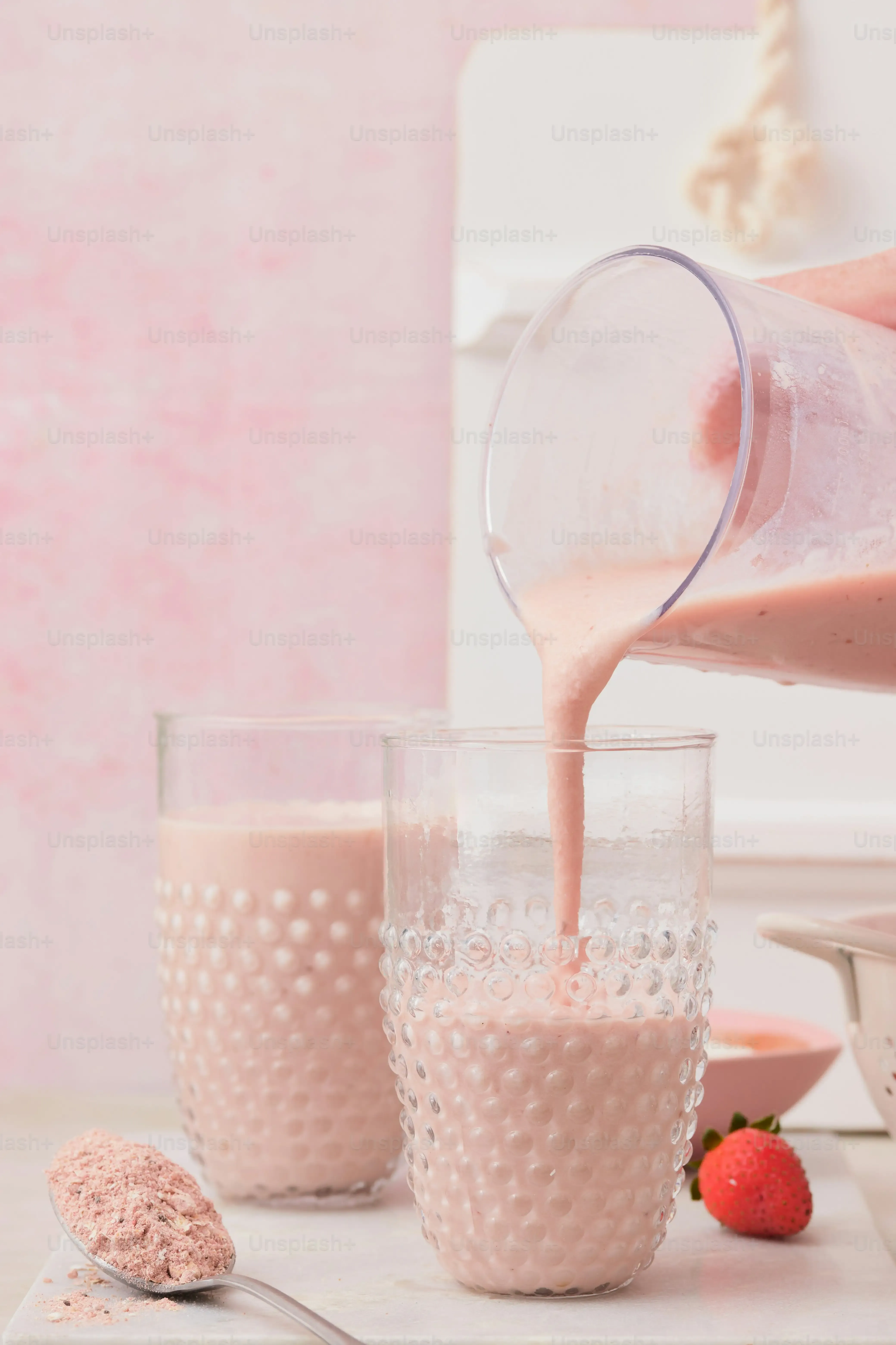 Comparing Nutritional Labels: Low Fat vs. Whole Milk Sugar